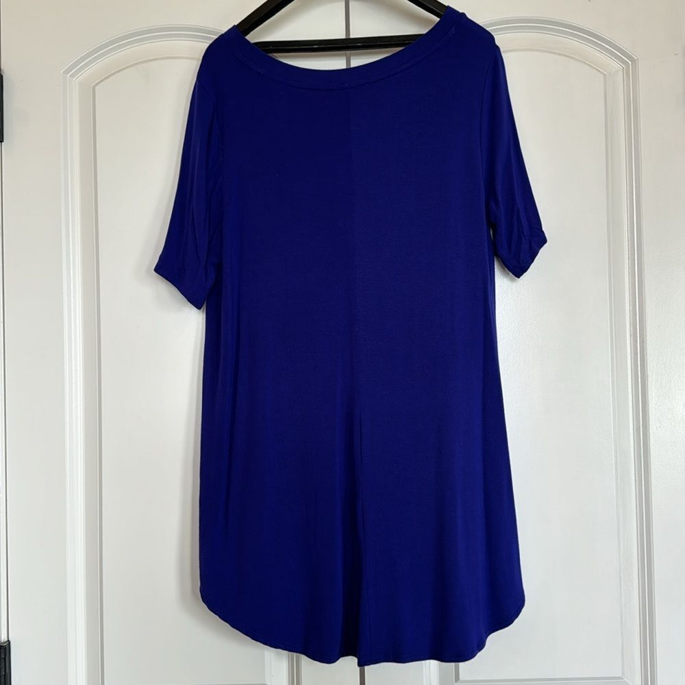 Zenana Outfitters Royal Blue V-Neck Tee Women's Size M NWOT - Picture 4 of 4